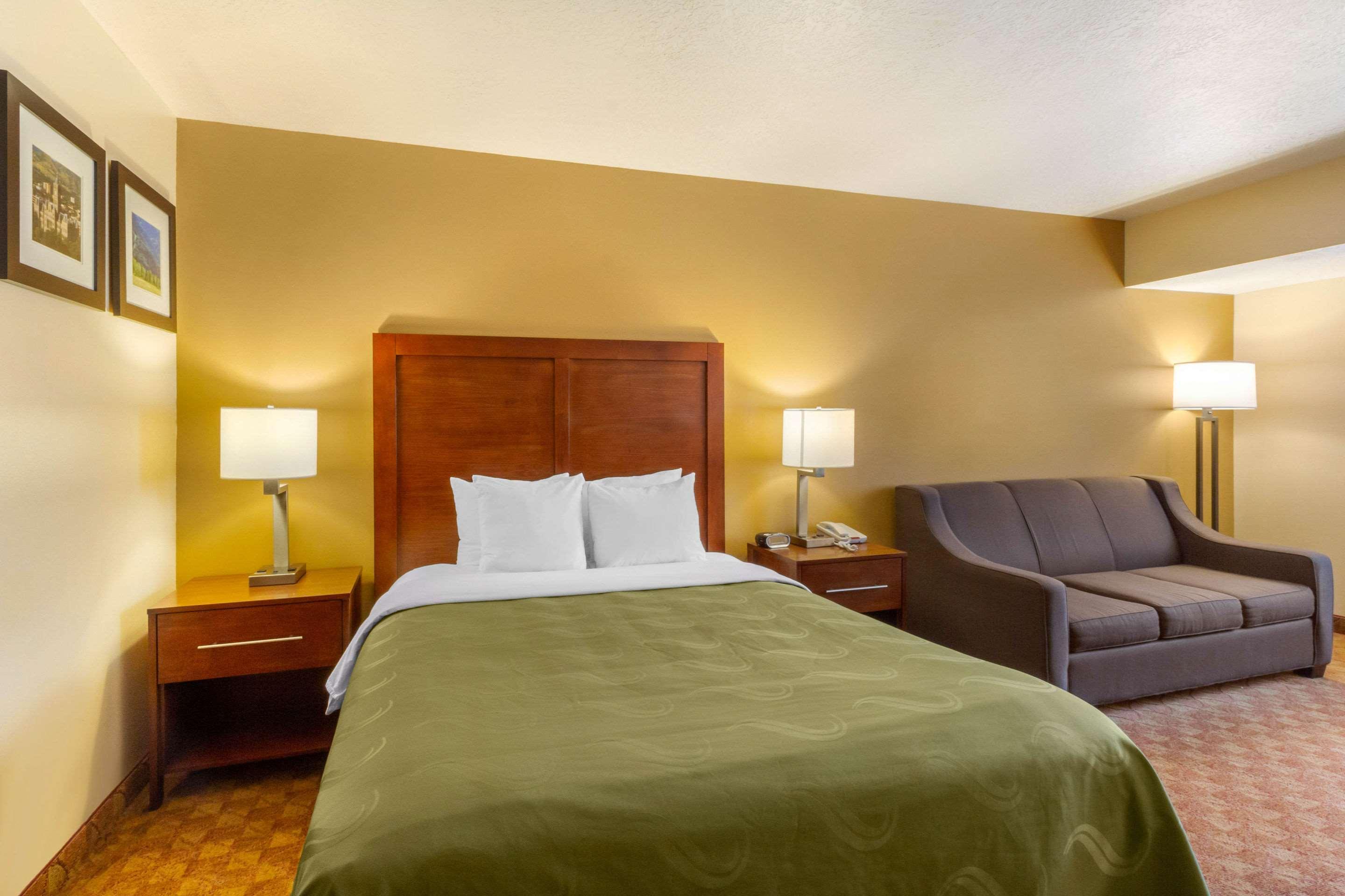 Quality Inn Logan Near University Экстерьер фото
