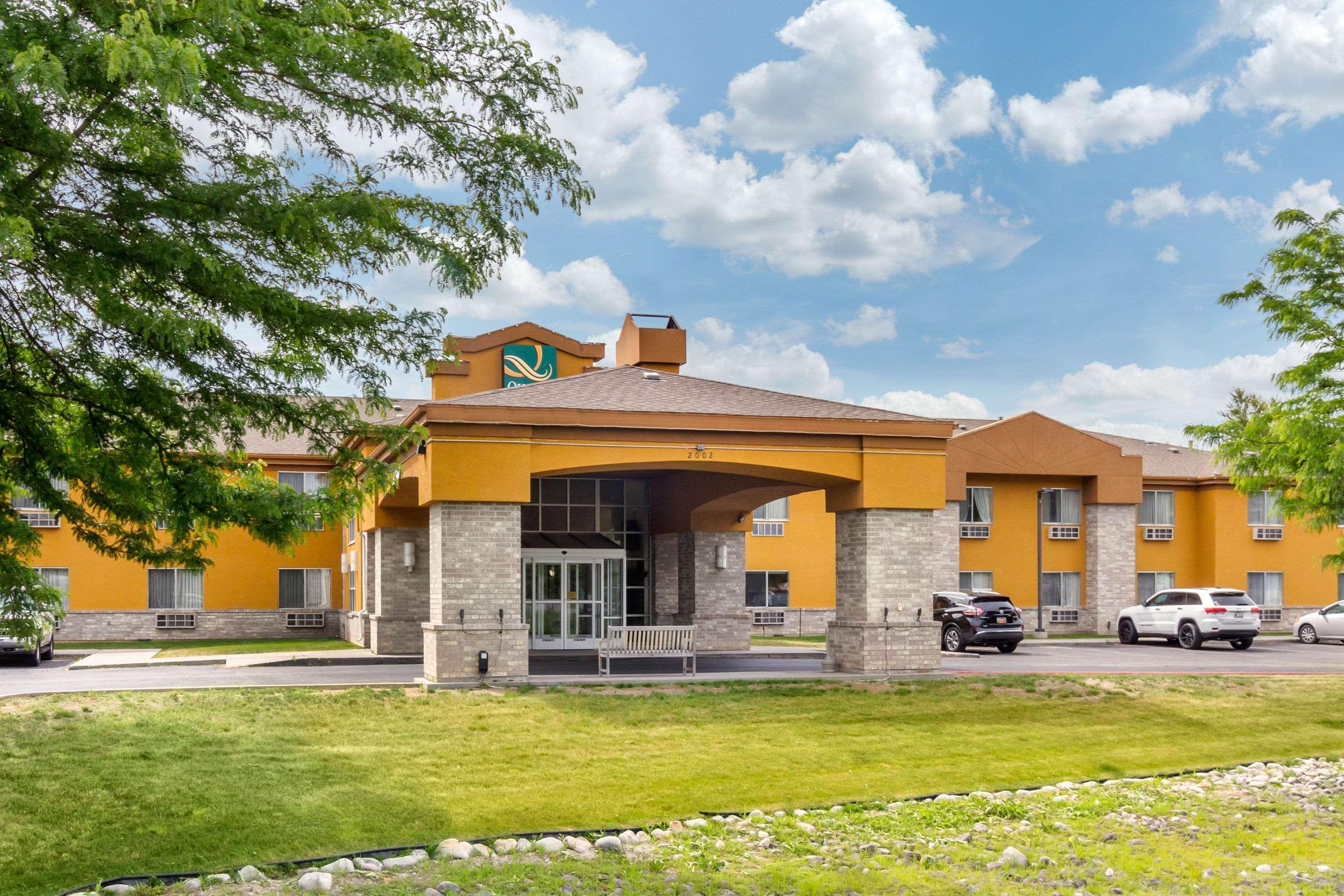 Quality Inn Logan Near University Экстерьер фото