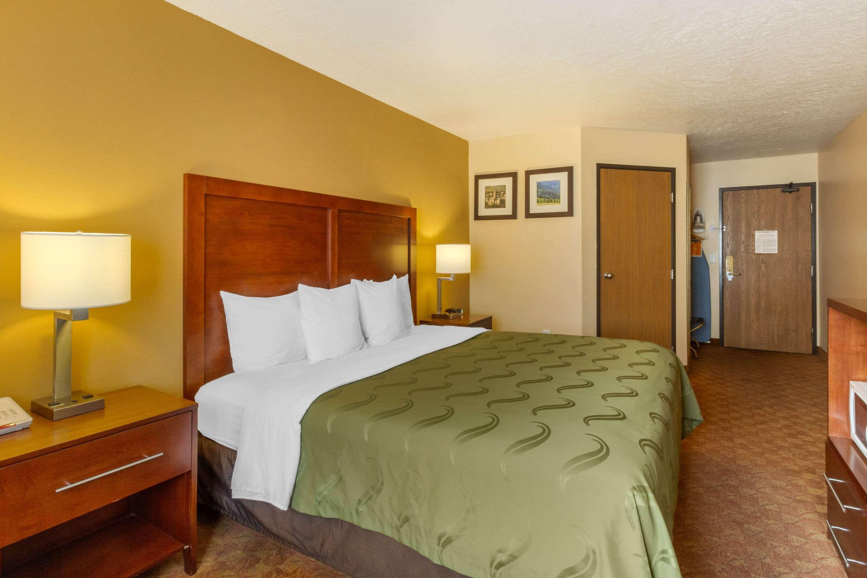 Quality Inn Logan Near University Экстерьер фото