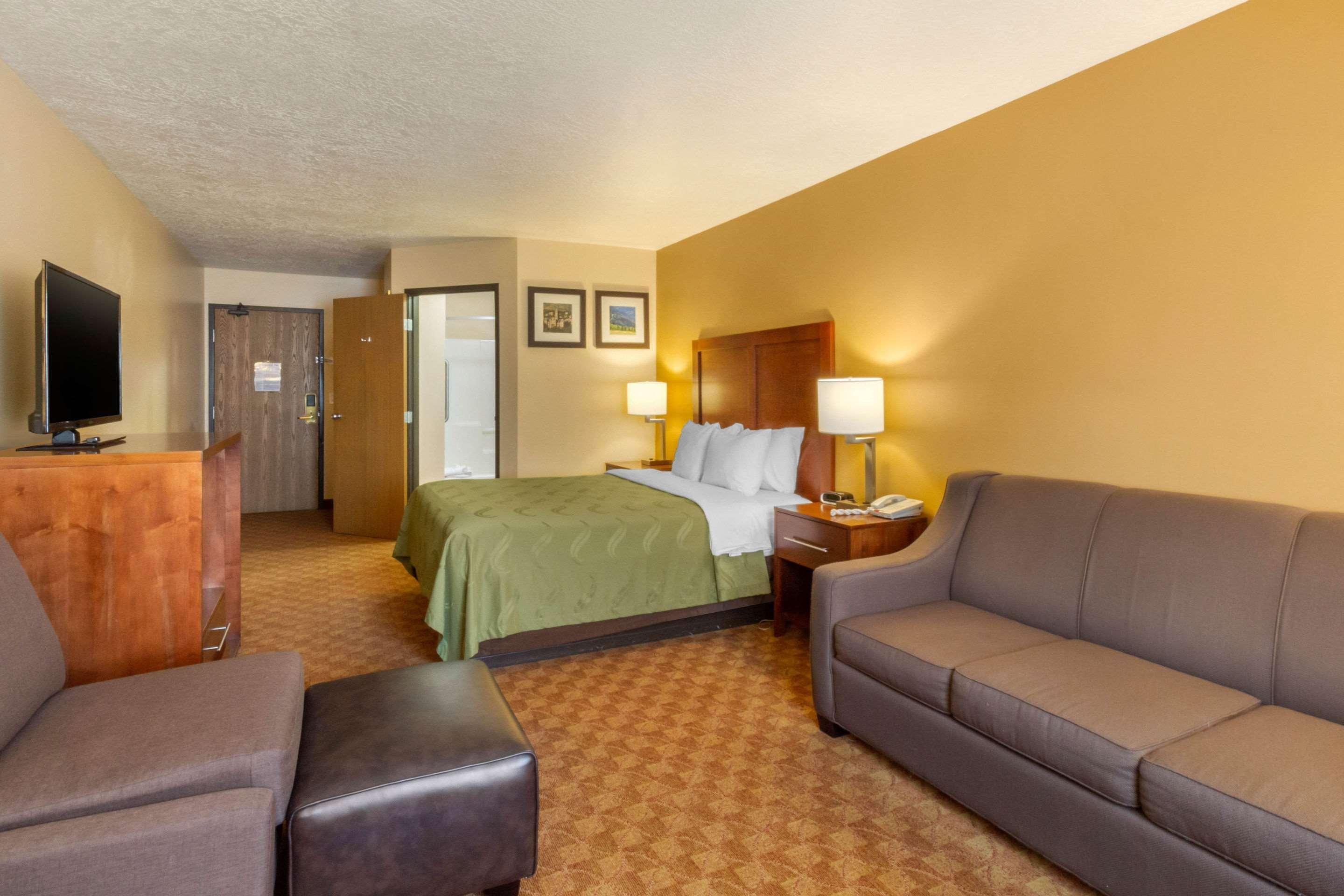 Quality Inn Logan Near University Экстерьер фото