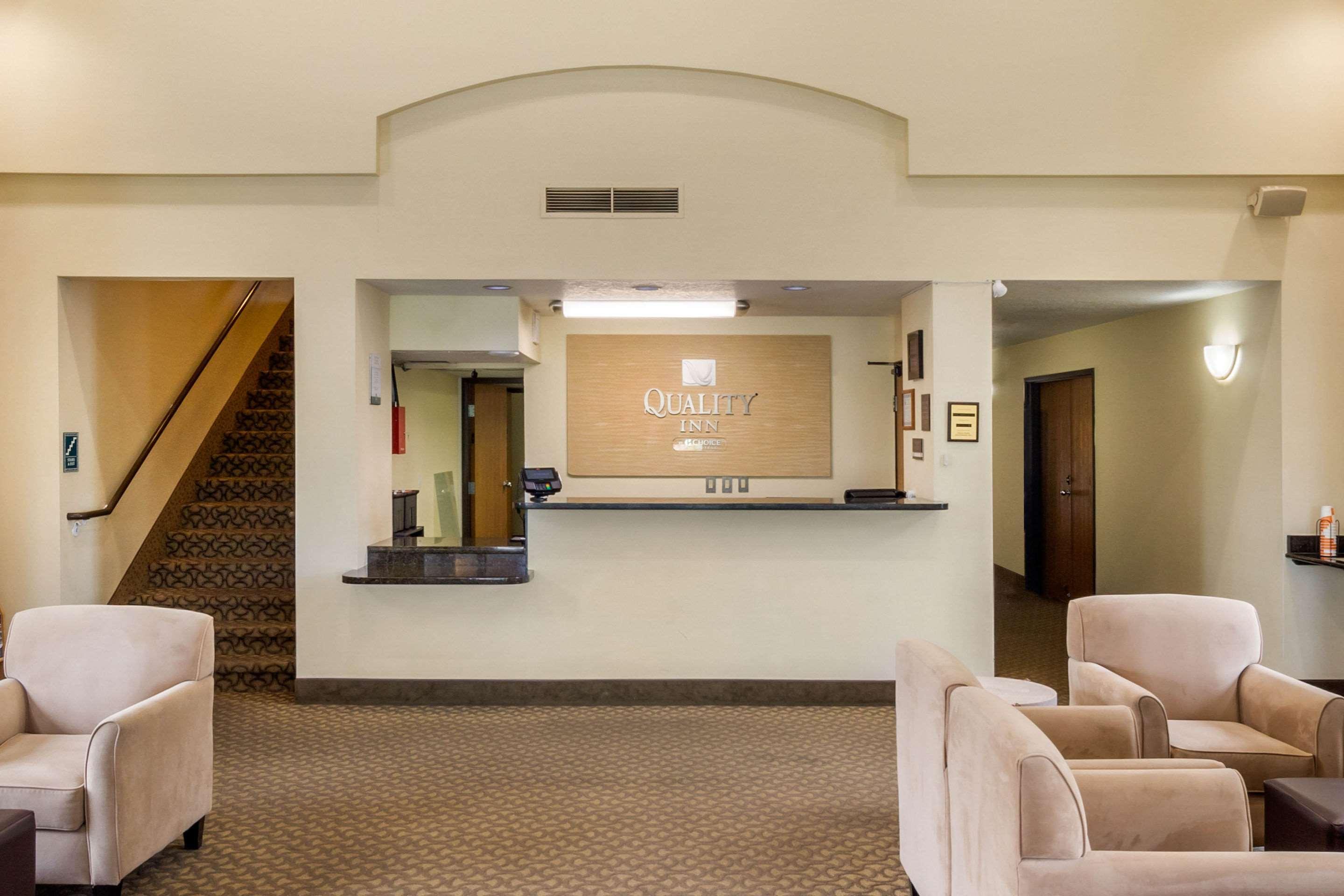 Quality Inn Logan Near University Экстерьер фото