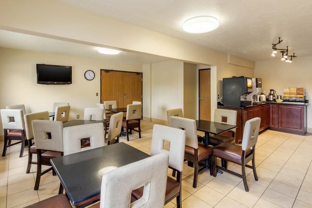 Quality Inn Logan Near University Экстерьер фото