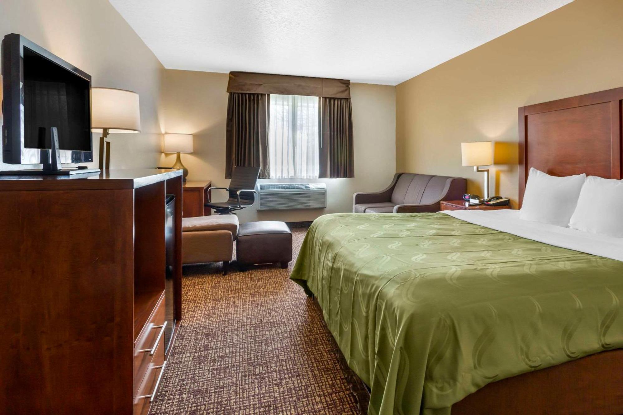 Quality Inn Logan Near University Экстерьер фото
