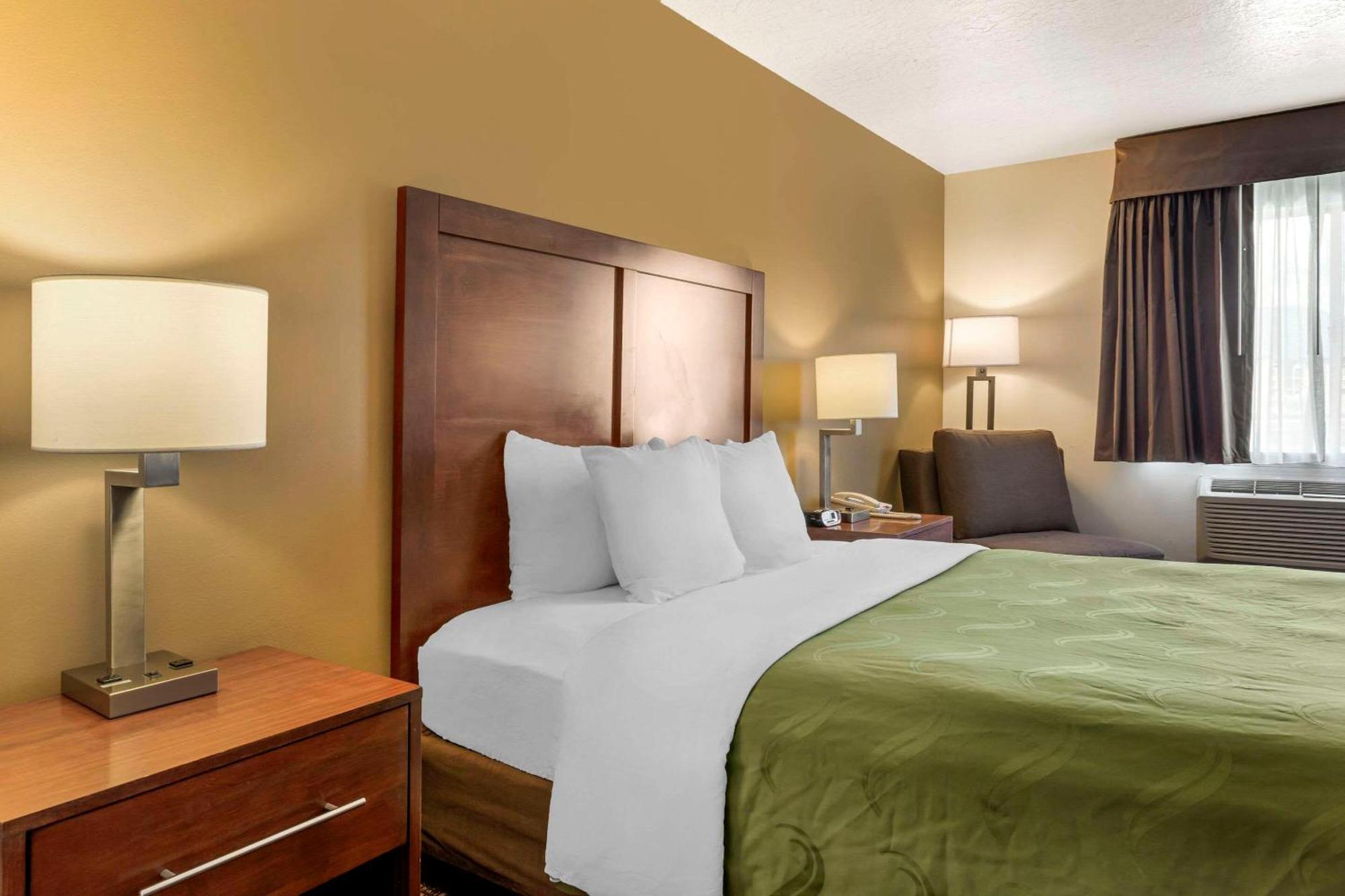 Quality Inn Logan Near University Экстерьер фото