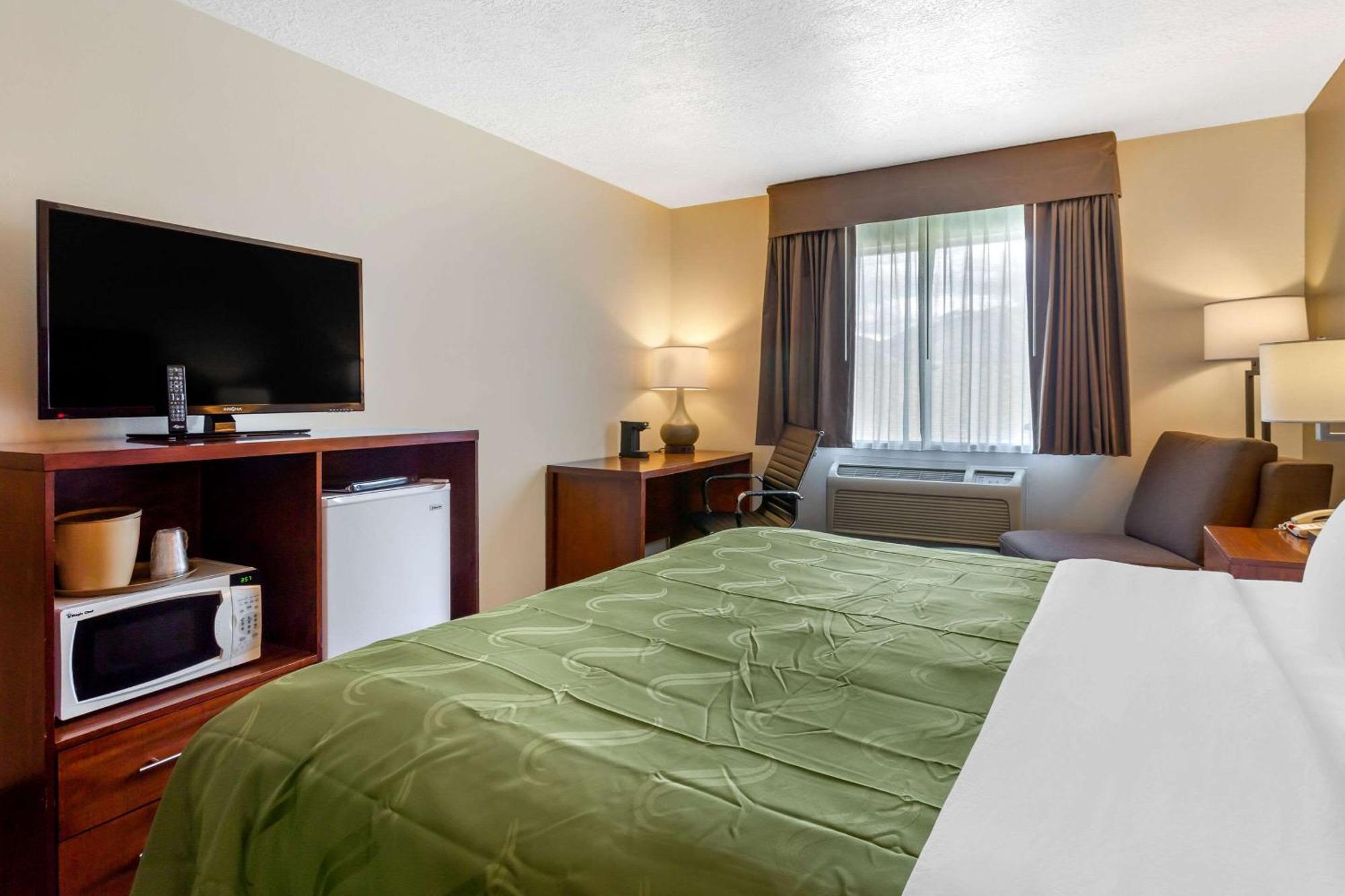 Quality Inn Logan Near University Экстерьер фото