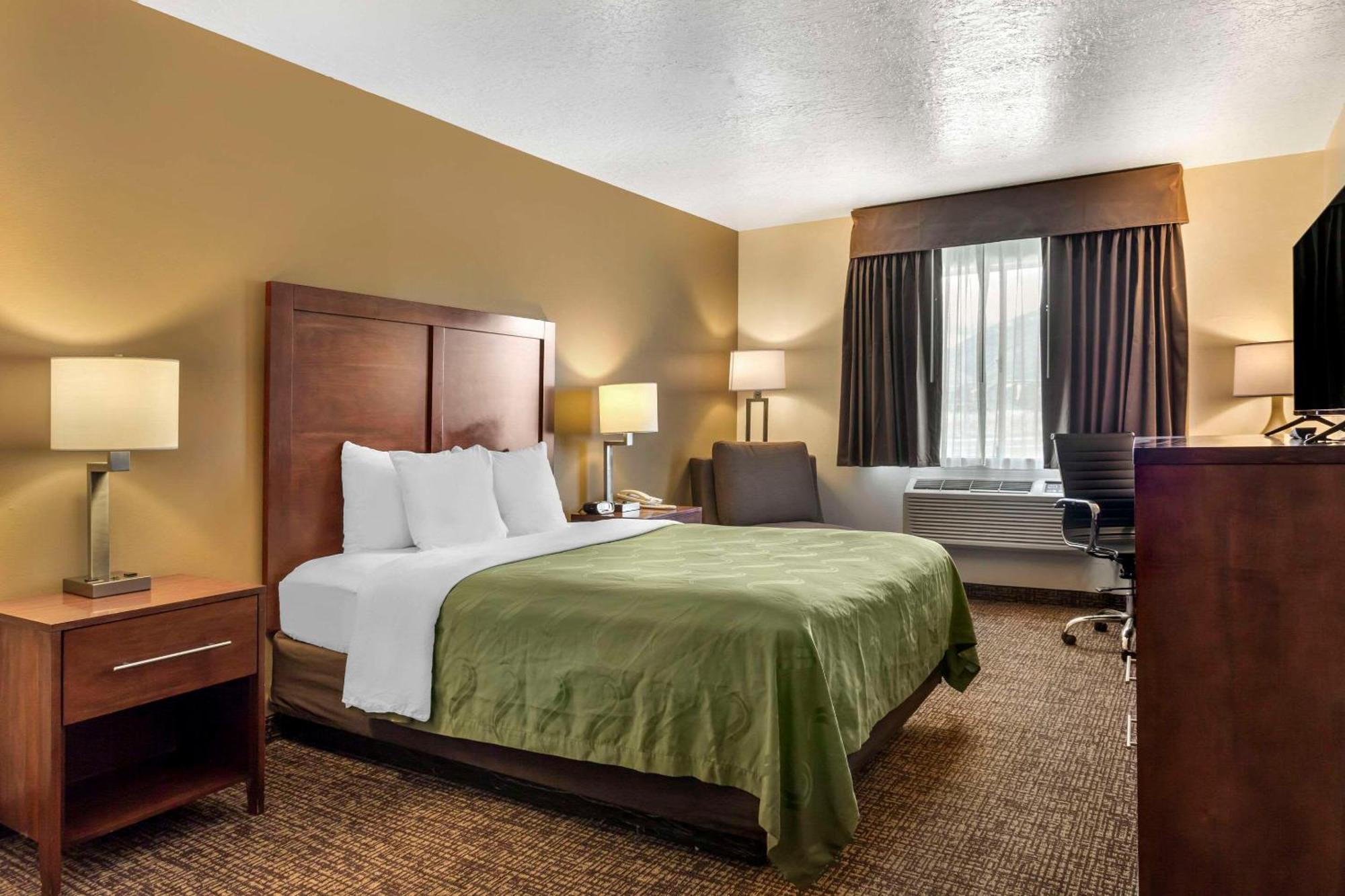 Quality Inn Logan Near University Экстерьер фото