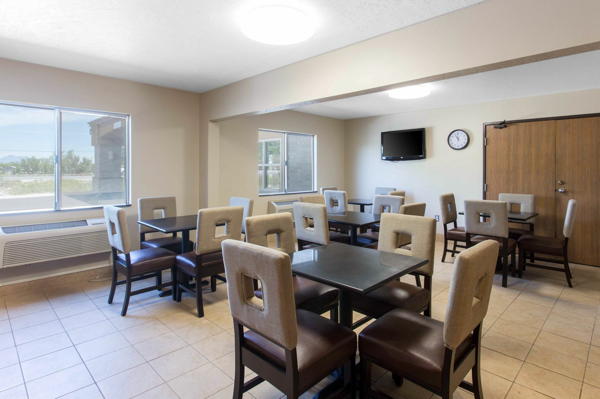 Quality Inn Logan Near University Экстерьер фото
