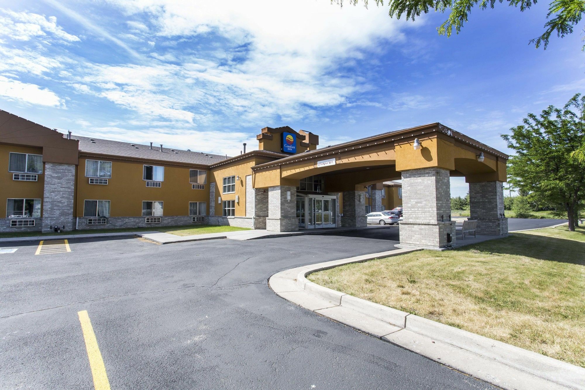 Quality Inn Logan Near University Экстерьер фото
