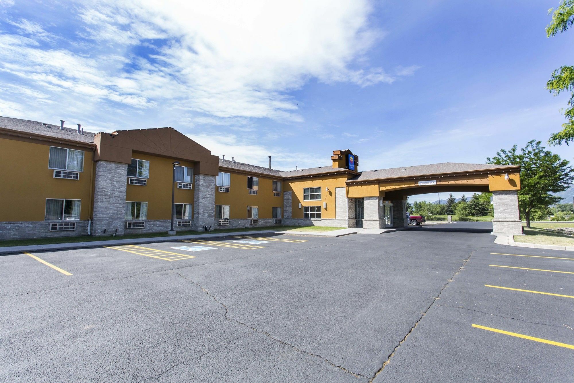 Quality Inn Logan Near University Экстерьер фото